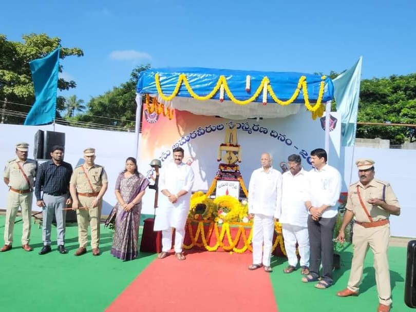 పోలీసుల సేవలు వెలకట్టలేనివి : RRR