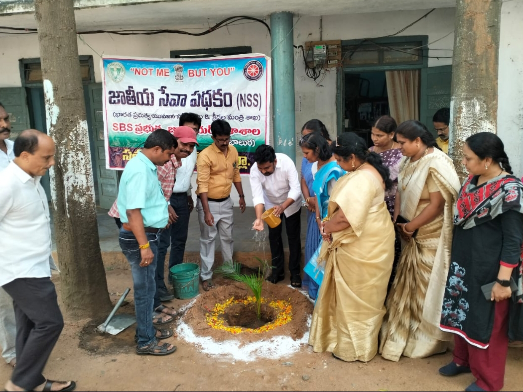 క్లీన్ & గ్రీన్ కార్యక్రమం చేపట్టిన ఎన్ఎస్ఎస్ విద్యార్థులు