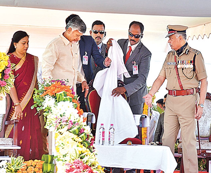 ‘ఇలాంటివి వద్దన్నానుగా.. తీసేయండి’