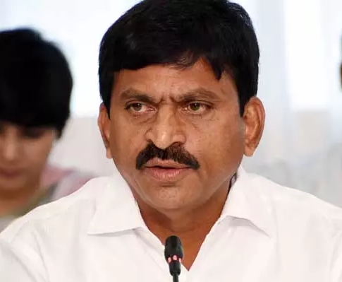 ‘గత ప్రభుత్వం భూములను తాకట్టు పెట్టింది’