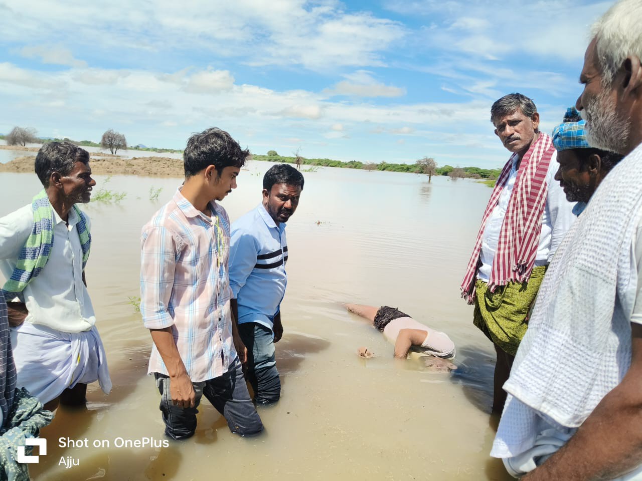 చోలే మర్రి చెరువులో మృతదేహం