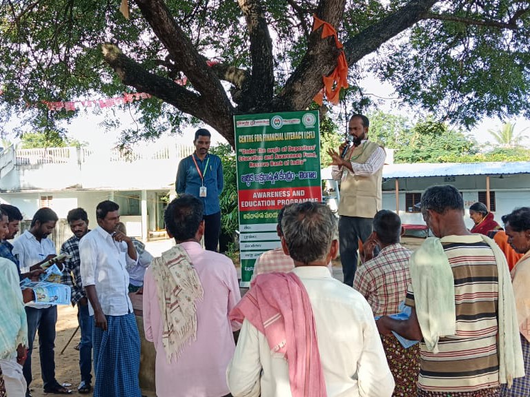 బ్యాంకు సేవలు సద్వినియోగం చేసుకోవాలి