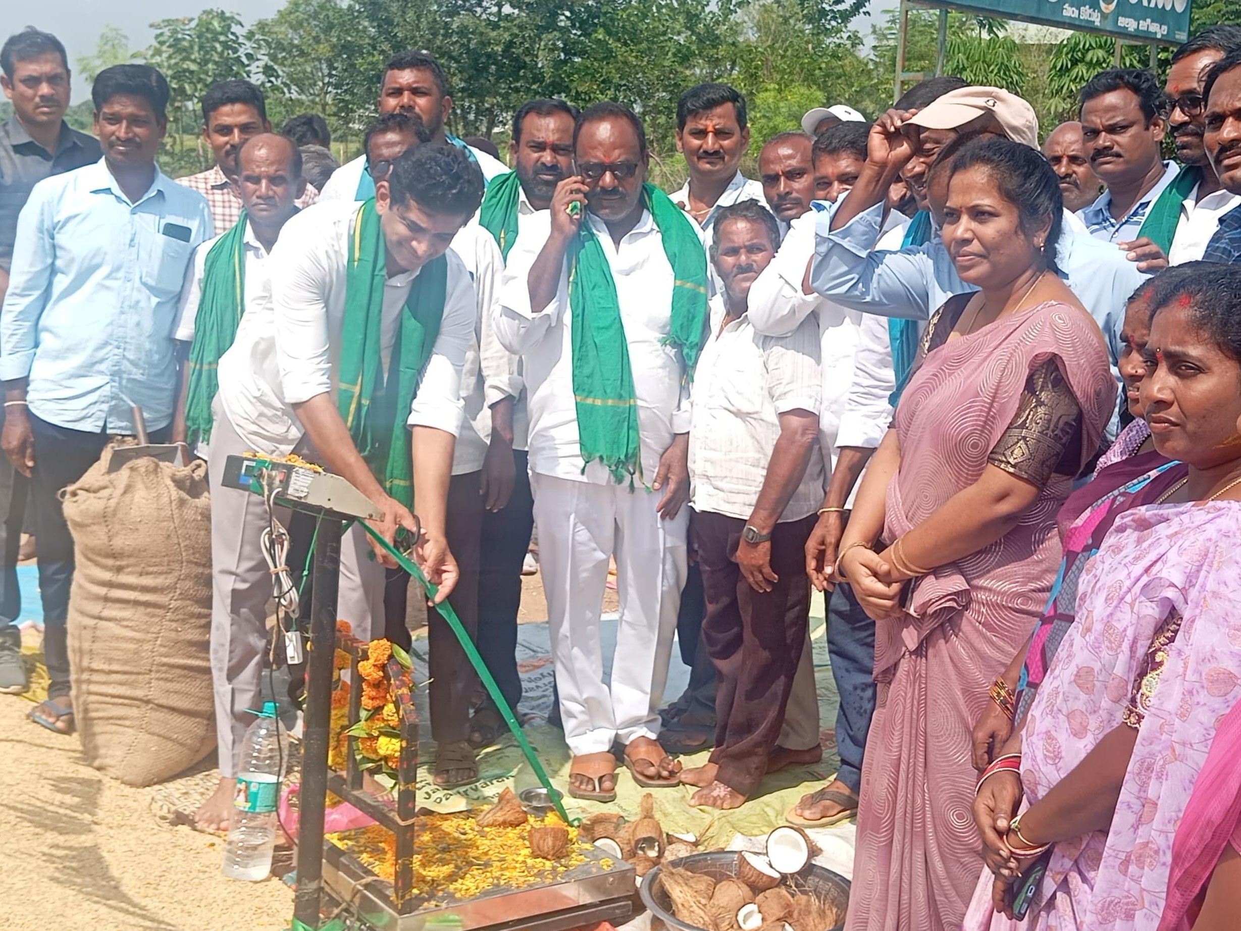 ‘కాంగ్రెస్ ప్రభుత్వంలో రైతులకు తప్పని ఇబ్బందులు’