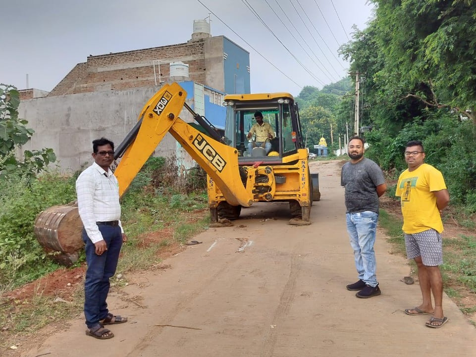 ‘ఎమ్మెల్యే ఆదేశాల మేరకు జంగిల్ క్లియరెన్స్ పనులు’