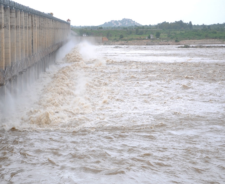 నిండుకుండలా జూరాల ప్రాజెక్టు