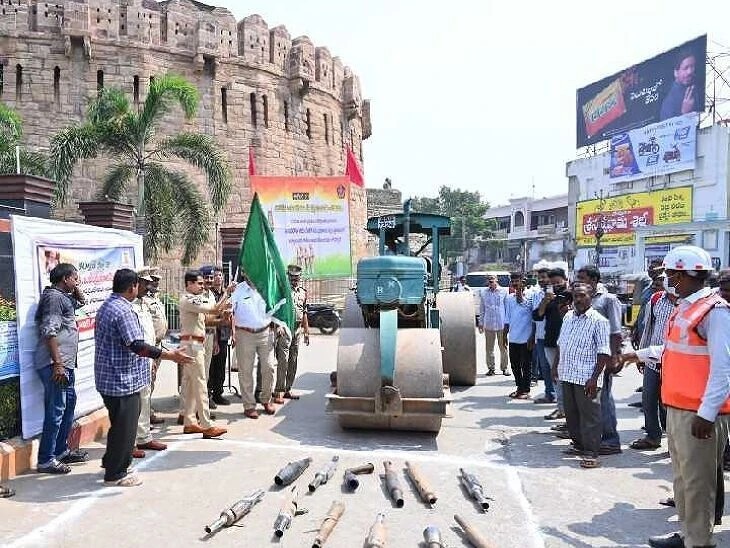 కర్నూలులో 110 సైలెన్సర్లు ధ్వంసం