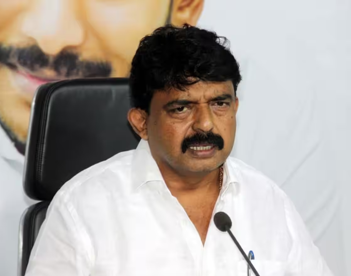 YSR పేరు వాడుకుంటున్నారు: పేర్నినాని