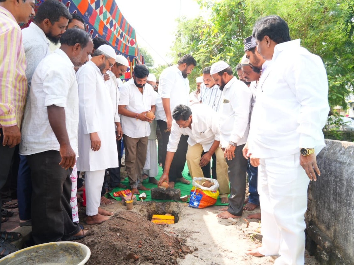 స్మశాన అభివృద్ధి పనులకు శంకుస్థాపన