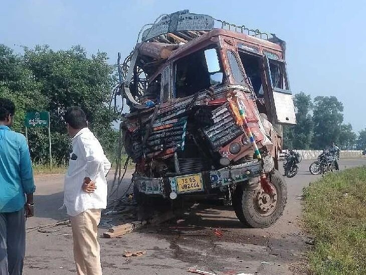 వాజేడులో రెండు లారీలు ఢీ