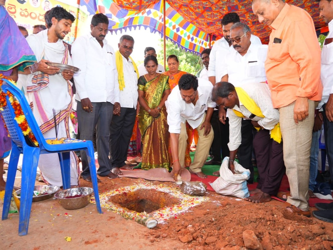 అభివృద్ధి పనులకు శంకుస్థాపన చేసిన రావి