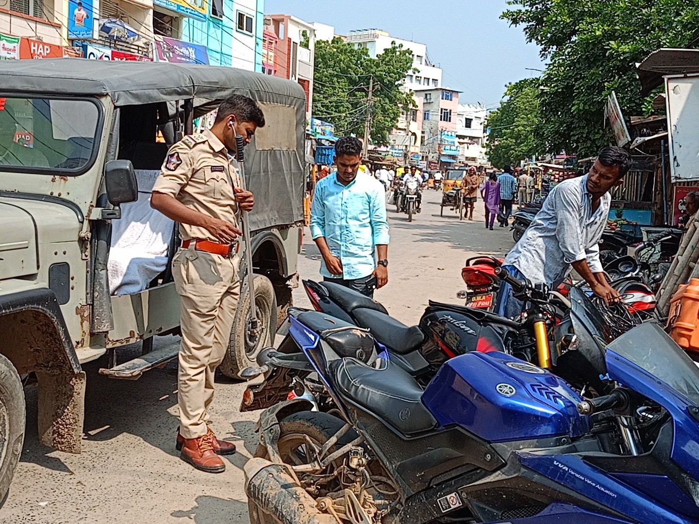 ‘వాహనాలకు జరిమానా విధించిన ఎస్సై’