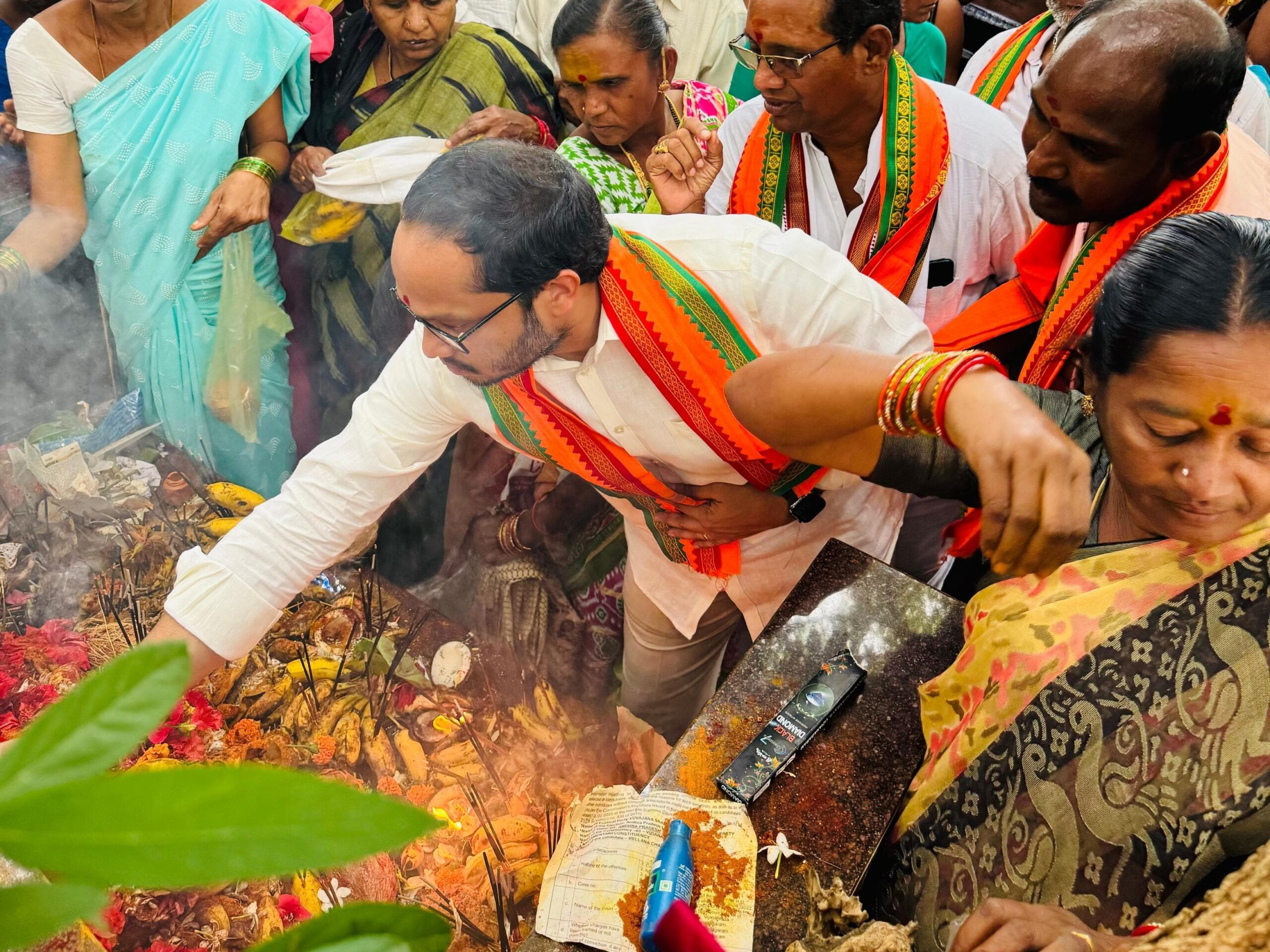 ‘ప్రతిమ ప్రతిష్ఠామహోత్సవంలో పాల్గొన్న విక్రమ్’