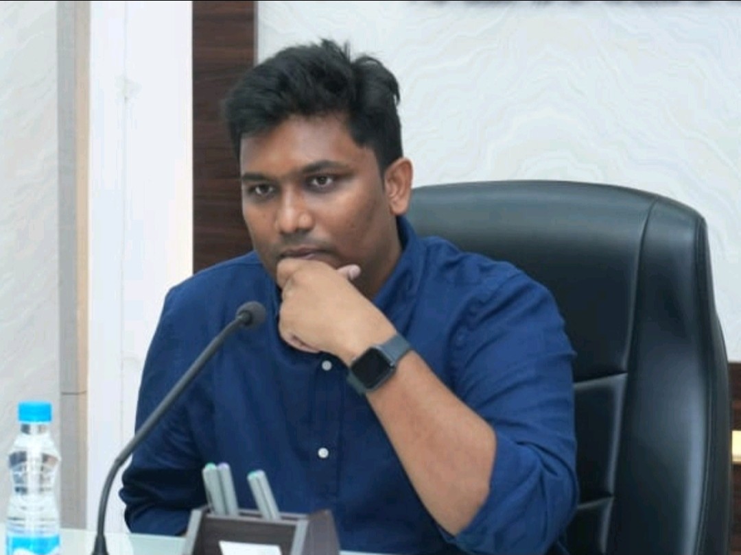 గృహ నిర్మాణ పనులు వేగవంతం చేయాలి: కలెక్టర్