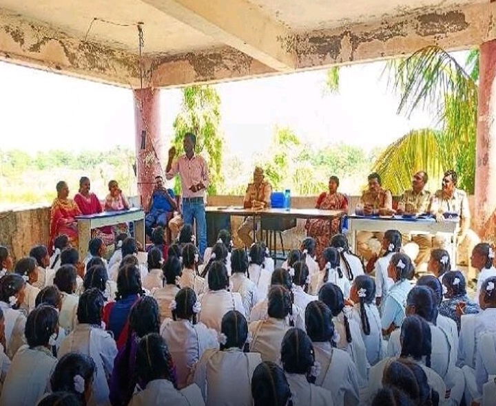 గురుకుల బాలికల పాఠశాలలో అవగాహన కార్యక్రమం