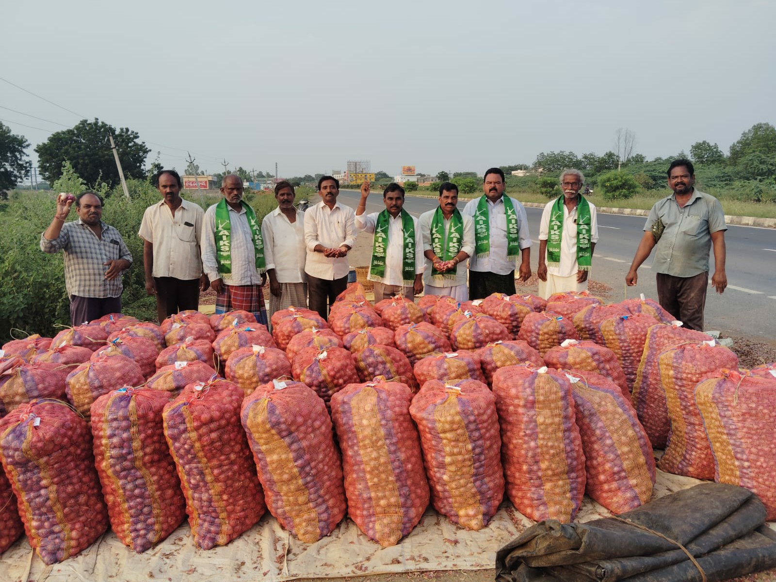 ఉల్లి రైతులను ప్రభుత్వం ఆదుకోవాలి