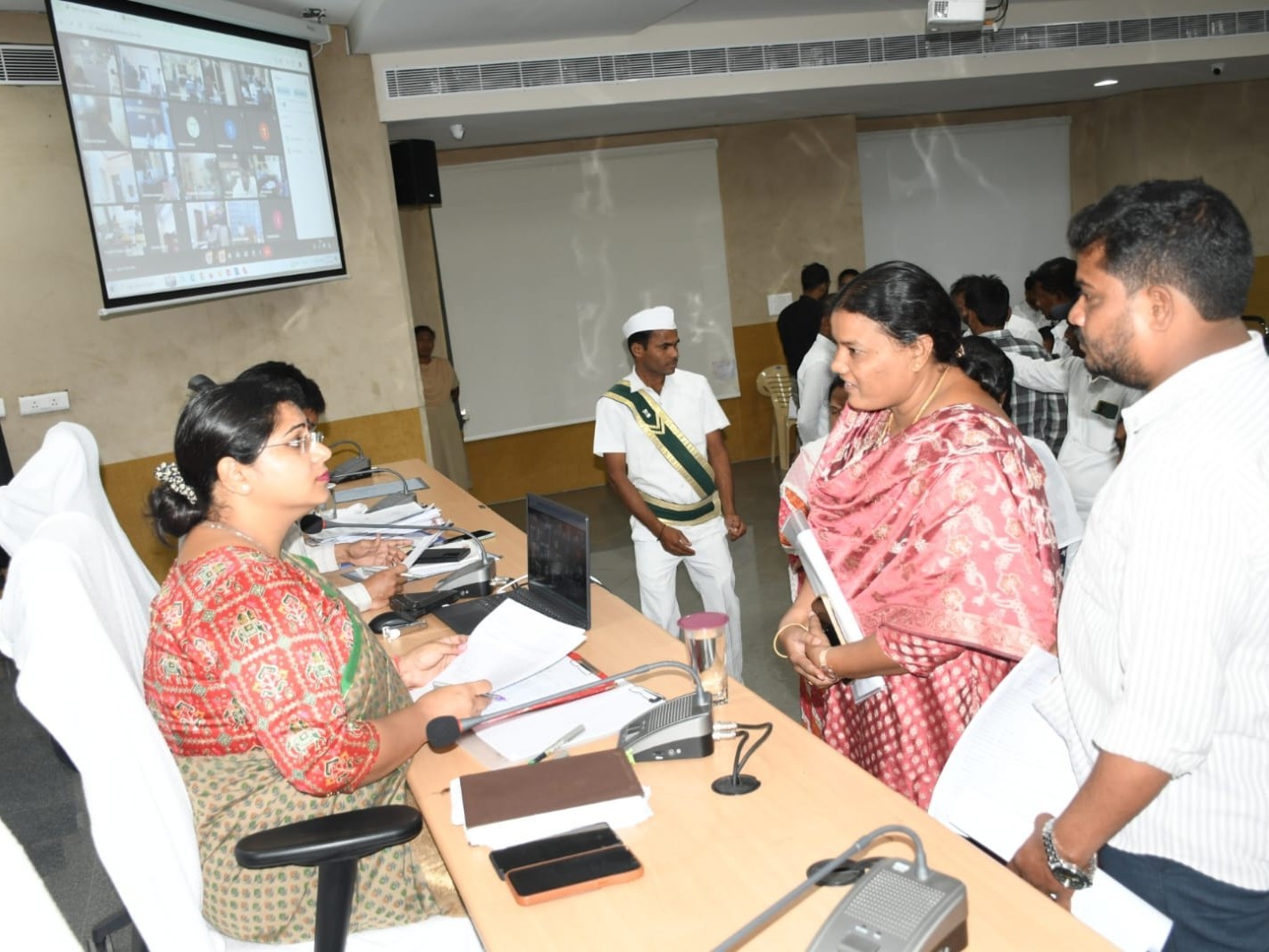 ప్రజా సమస్యలు సత్వరమే పరిష్కరించాలి: కలెక్టర్