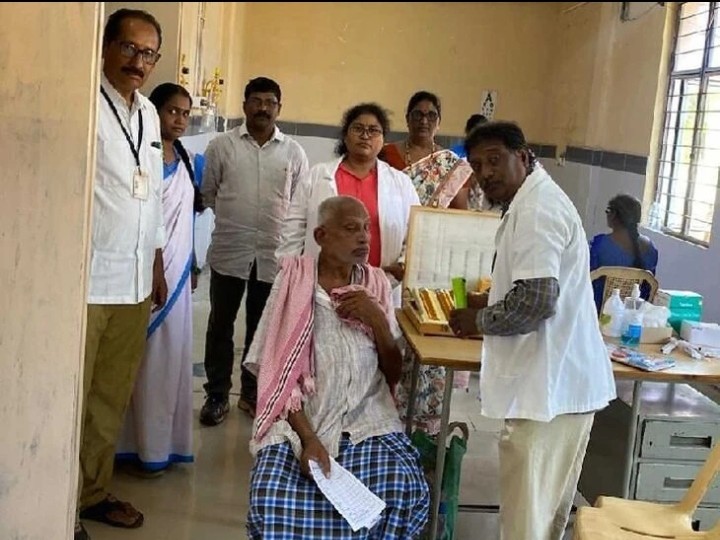 పీహెచ్‌సీ ఆవరణలో ఉచిత నేత్ర వైద్య శిబిరం