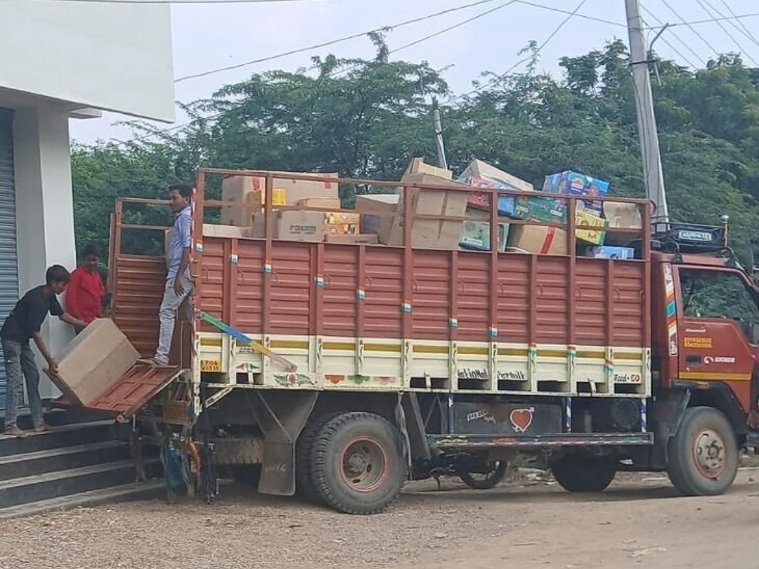 అక్రమంగా నిల్వ చేసిన బాణసంచా స్వాధీనం