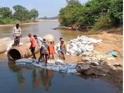 ఇసుక క్వారీ పనులు నిలిపివేయాలని ఆందోళన