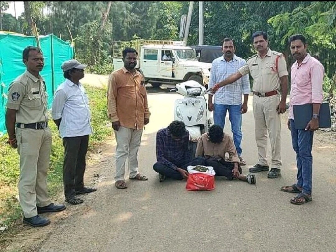 శ్రీరాంపురం జంక్షన్ వద్ద గంజాయితో ఇద్దరు అరెస్ట్