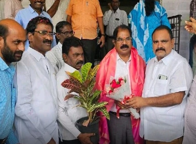 నూతన DMHOను కలిసిన ఐఎన్టీయూసీ నాయకులు