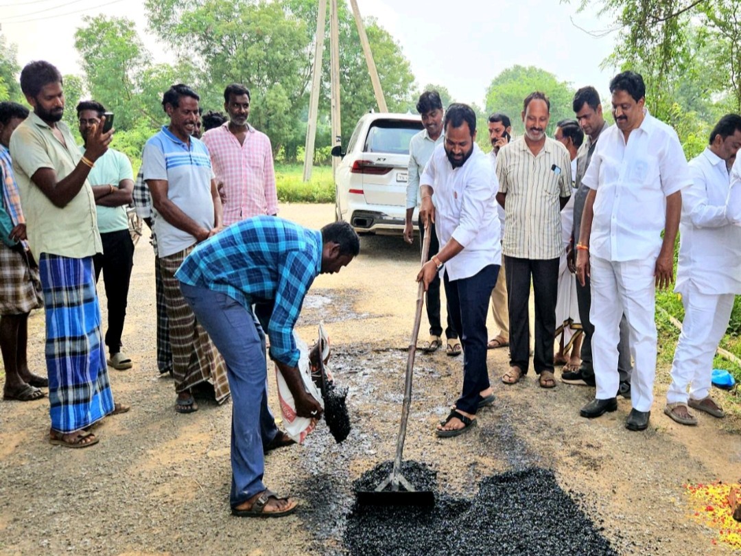 రైల్వే కోడూరు: వైసీపీ పాలనలో రోడ్లు అద్వాన్నంగా తయారయ్యాయి