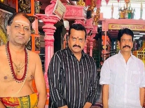 ఆదిత్యుని దర్శించుకున్న సినీ నిర్మాత