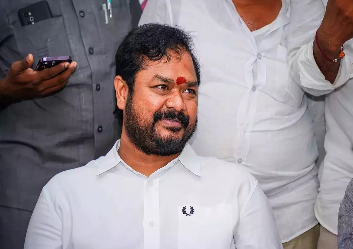 మాజీ మంత్రి దాడిశెట్టి రాజాకు చుక్కెదురు