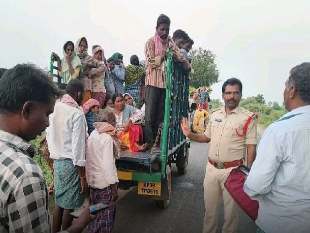 ‘పరిమితికి మించి ప్రయాణికులను ఎక్కిస్తే చర్యలు’