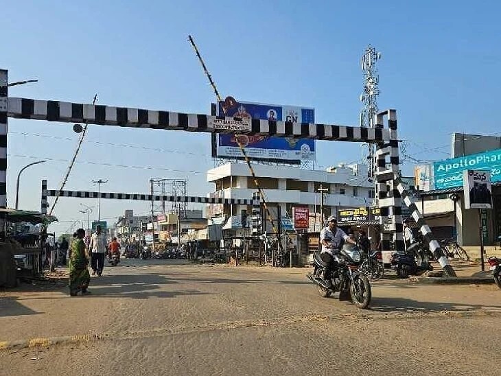 నేడు టెక్కలి రైల్వే గేటు మూసివేత