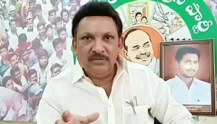 మాజీ ఎమ్మెల్యే ఇంట్లో ఐటీ అధికారుల సోదాలు