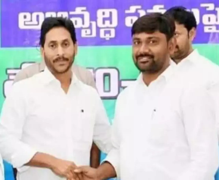 రవీంద్రారెడ్డి ఆచూకీ కోసం ఇద్దరు అరెస్ట్