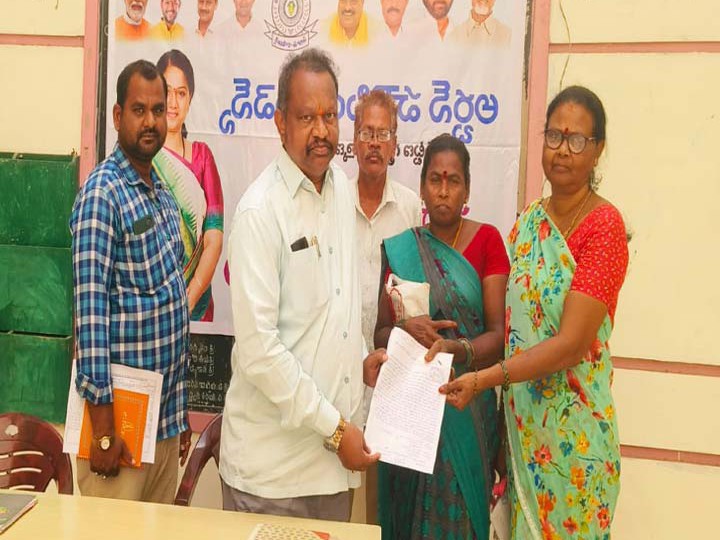 అర్బన్ హౌసింగ్ గ్రివెన్స్‌కు 12 అర్జీలు