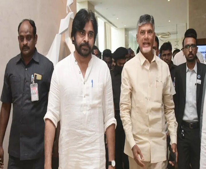 సీఎం చంద్రబాబుతో పవన్, మంత్రులు సమావేశం