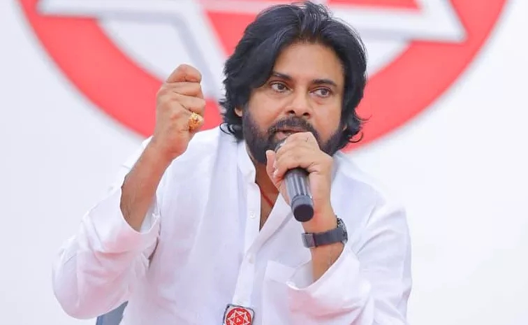 అసభ్యకరమైన పోస్టులు పెడుతున్నారు: పవన్ కళ్యాణ్