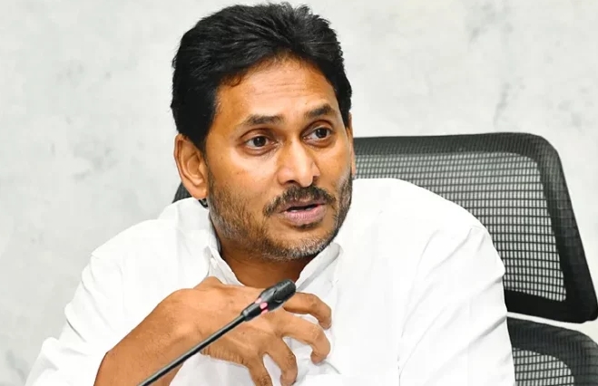 ఫేక్ పోస్టులపై జగన్ కీలక వ్యాఖ్యలు