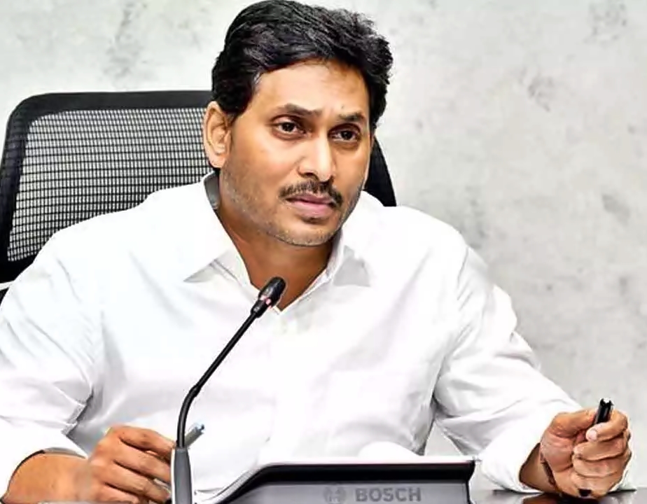 మీడియా ముందే ప్రభుత్వాన్ని నిలదీస్తా: జగన్