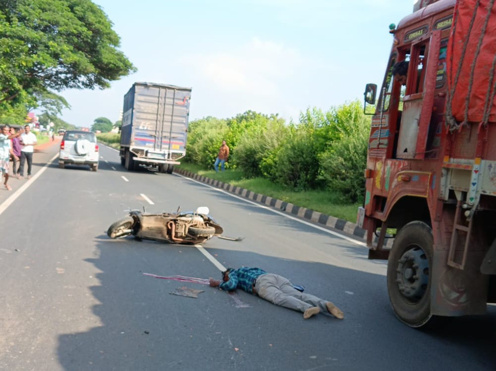 రెండు బైక్‌లు ఢీ ఒకరు దుర్మరణం