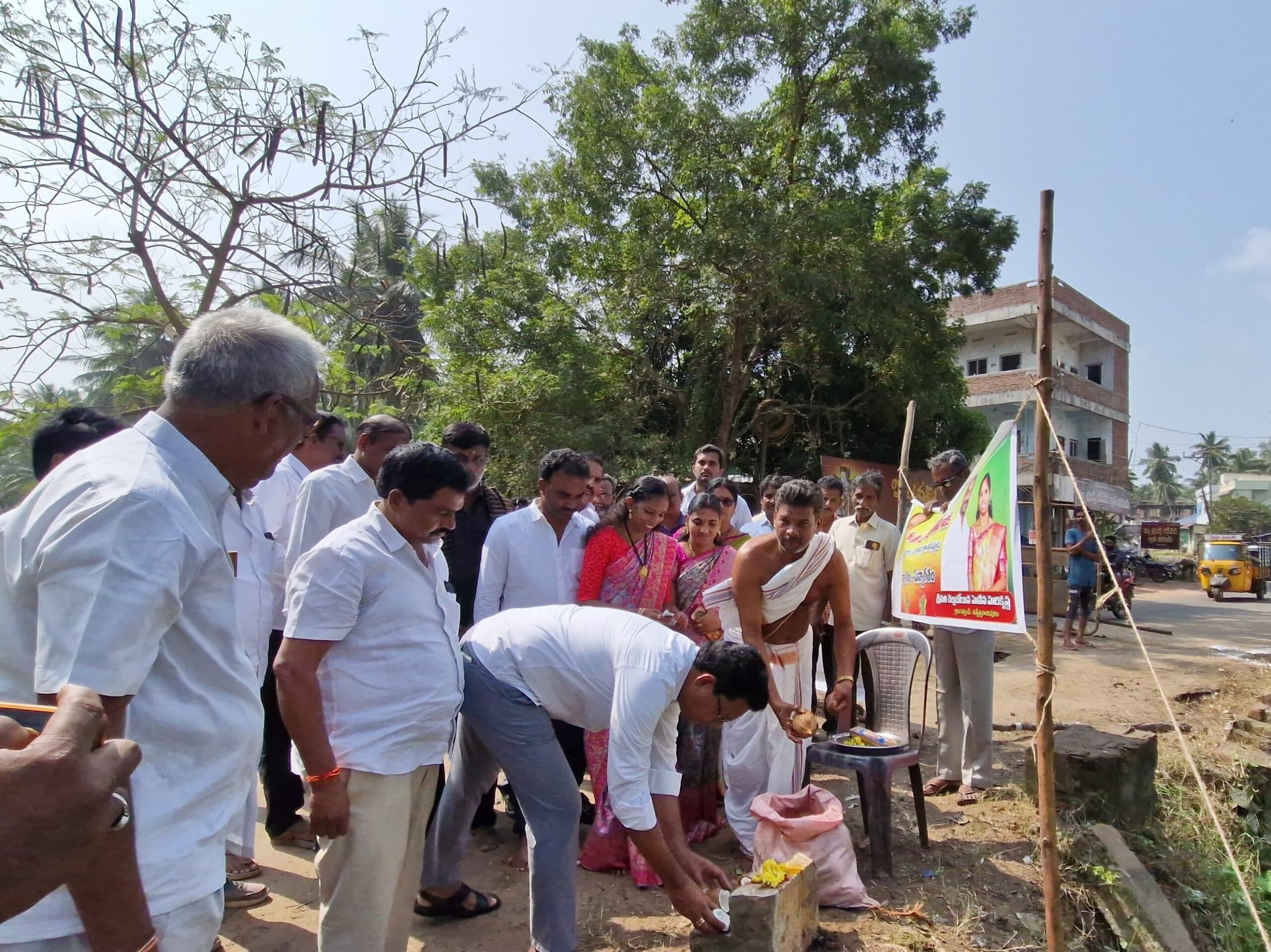 కల్వర్టు నిర్మాణ పనులకు‌ ఎమ్మెల్యే భూమి పూజ