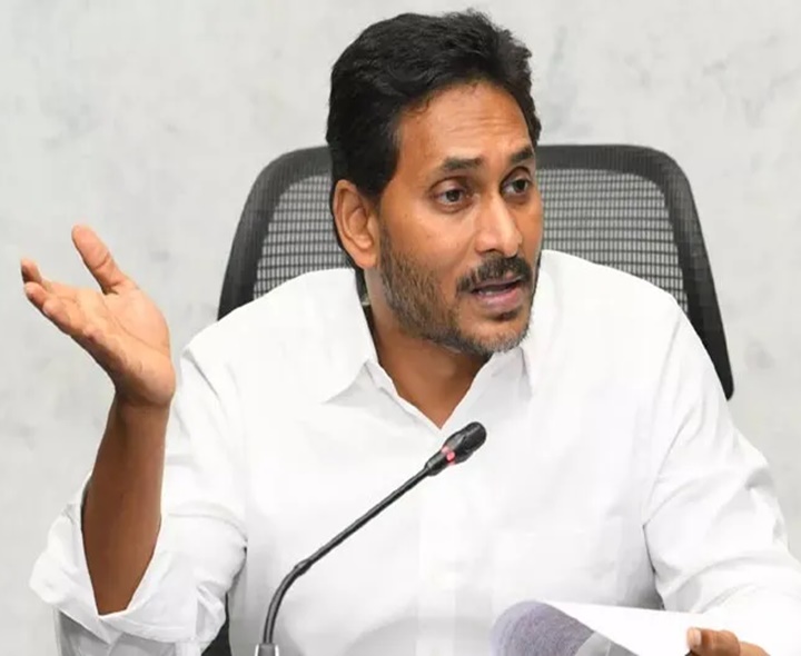 బిల్డప్‌ బాబు వేషాలెన్నో: వైఎస్‌ జగన్‌