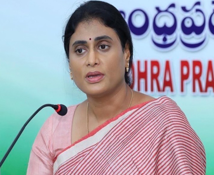 పోలీసులను కుక్కల్లాగా వాడుకున్నారు: షర్మిల