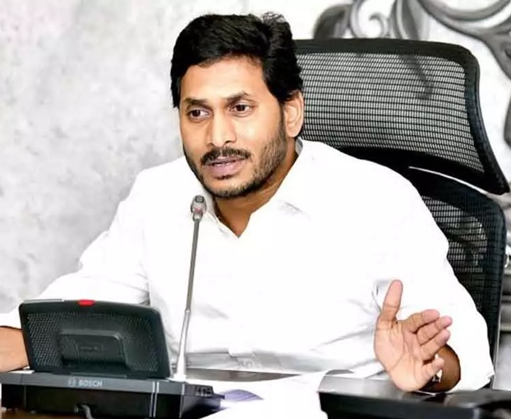 అప్పు రత్న బిరుదు ఎవరికి ఇవ్వాలి?: జగన్