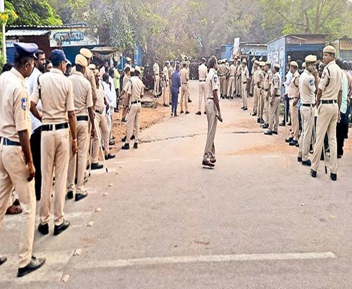 లగచర్ల ఘటన.. నిర్మానుష్యంగా గ్రామాలు