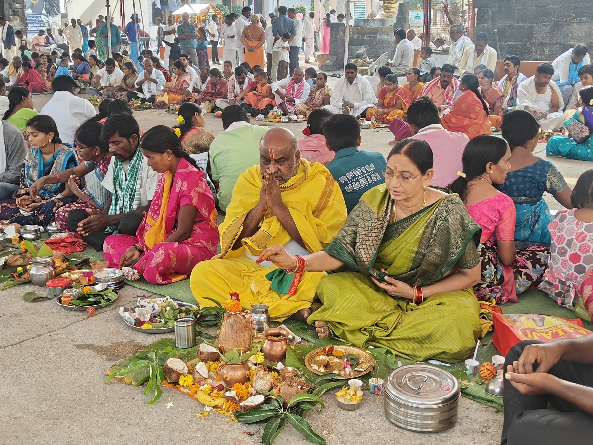 ‘సత్యనారాయణ వ్రతంలో పాల్గొన్న మాజీమంత్రి’