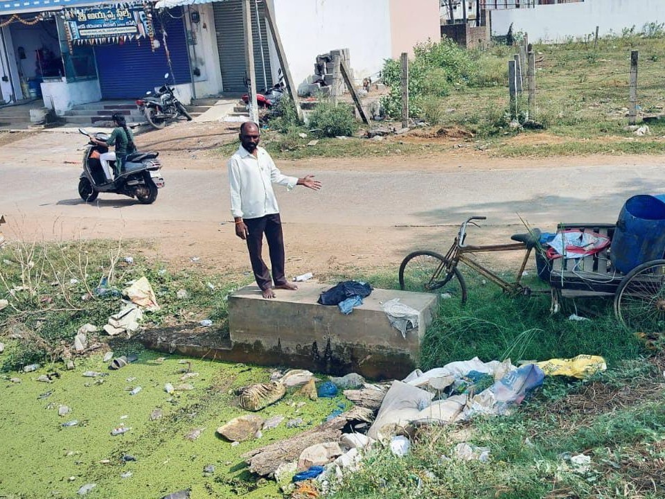 మురుగునీటి కల్వర్టు పైప్ లైన్ తెరిపించాలి