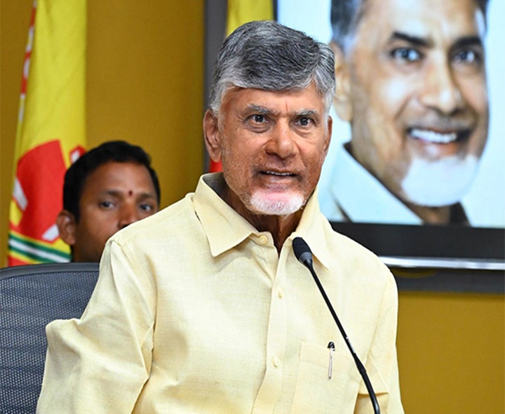 సంక్రాంతికి రోడ్ల నిర్మాణాలు పూర్తి: CM చంద్రబాబు