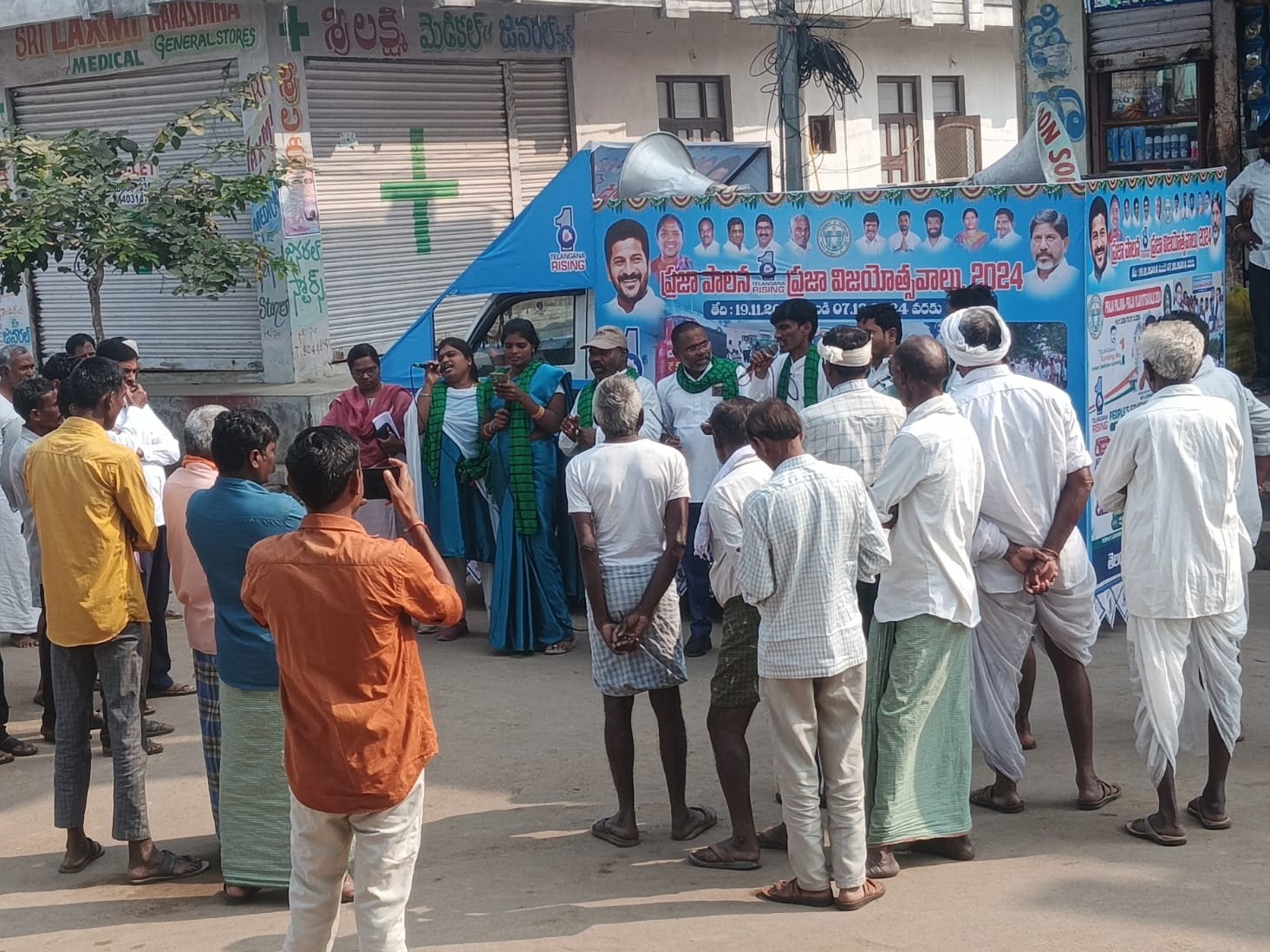 ‘ప్రభుత్వ పథకాలపై కళాకారుల ప్రదర్శన కార్యక్రమం’