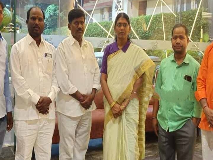 బీసీ కమిషన్ మెంబరిని కలిసిన నేతలు