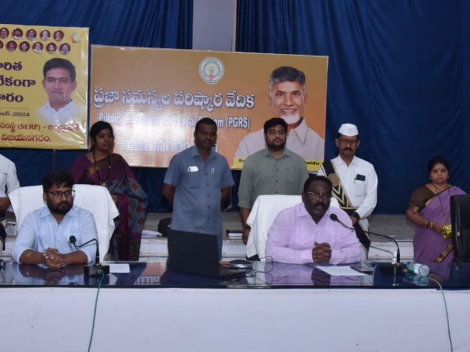 ప్రజా వినతుల పరిష్కార వేదికలో 140 వినతులు