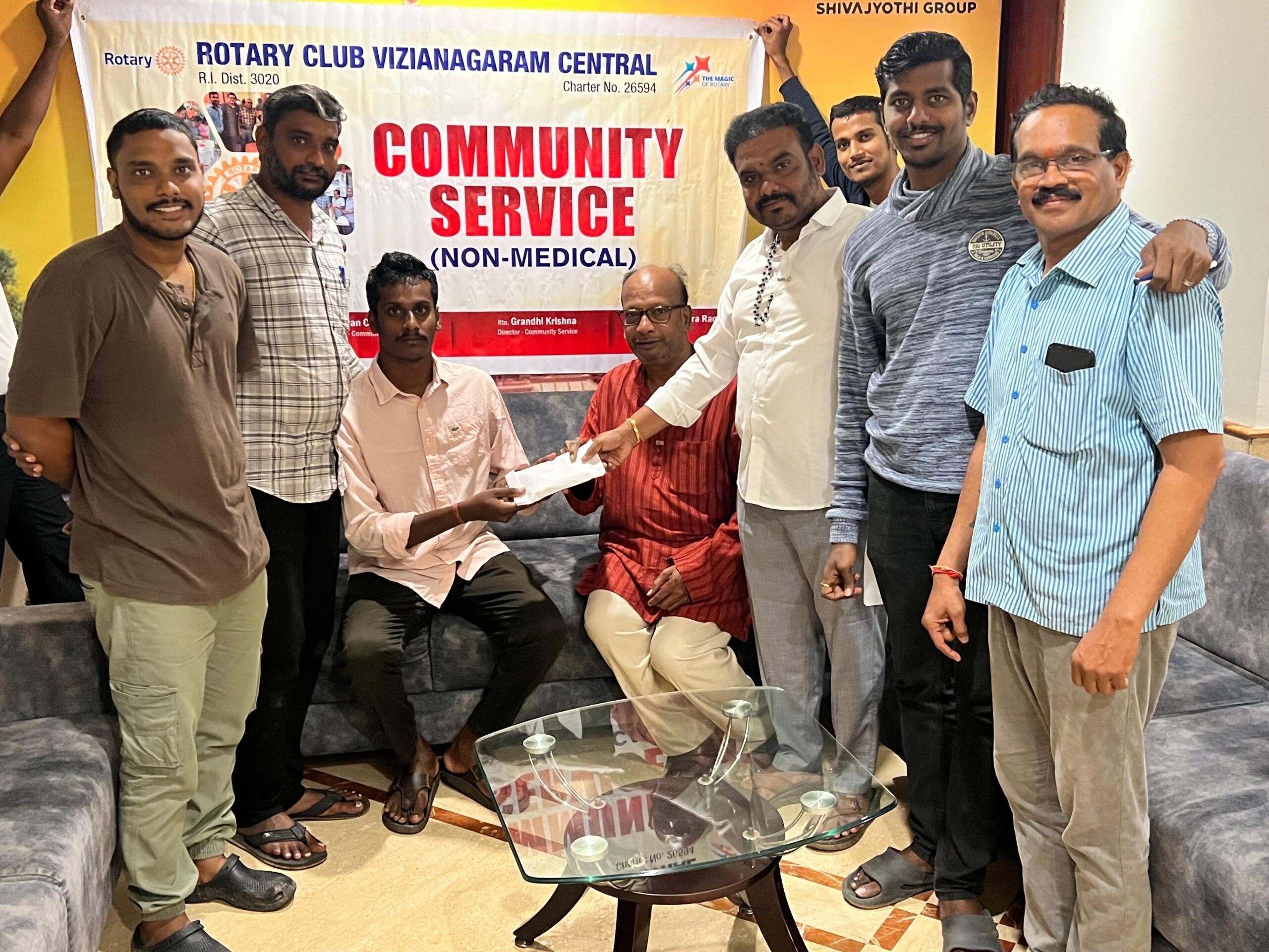బాధితునికి ఆర్థిక సాయం